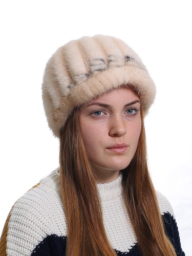 Модные женские меховые кепки