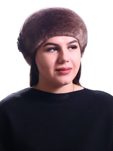 Модные меховые женские береты