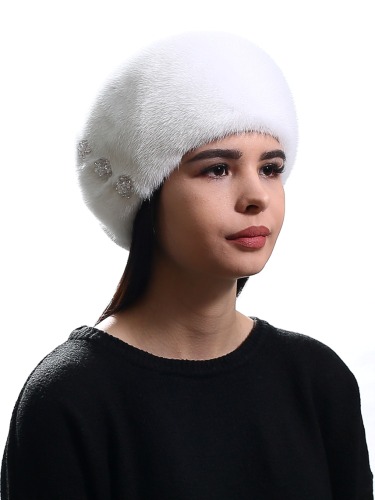 Модные береты из норки женские
