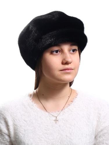 Модные женские меховые кепки