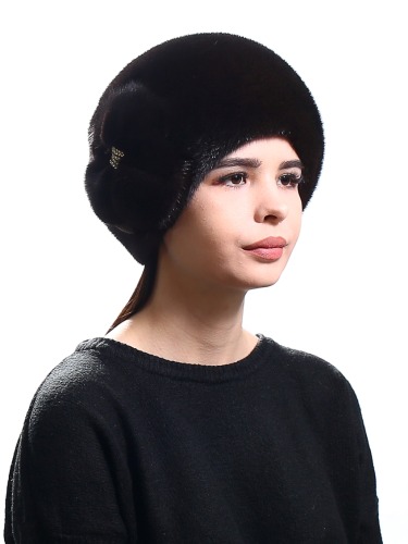 Модные зимние шапки для женщин из меха