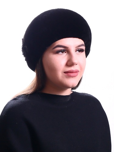 Модные меховые женские береты