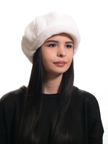 Модные женские меховые кепки