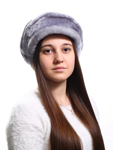 Модные женские меховые кепки