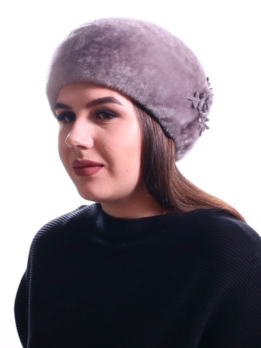 Модные меховые женские береты