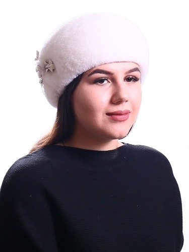 Модные меховые женские береты