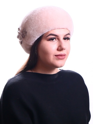 Модные меховые женские береты