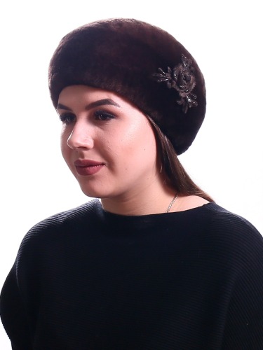Модные меховые женские береты