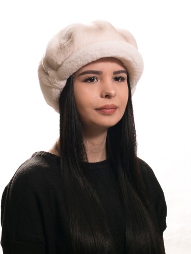 Модные женские меховые кепки