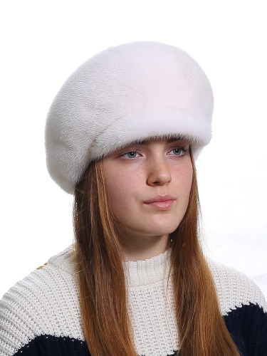 Модные женские меховые кепки