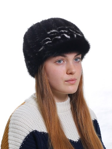 Модные женские меховые кепки