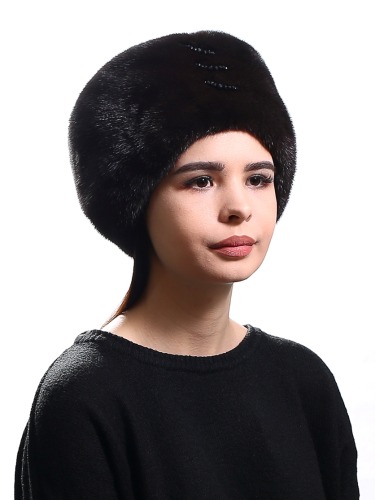 Модные зимние шапки для женщин из меха