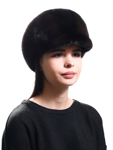 Модные женские меховые кепки