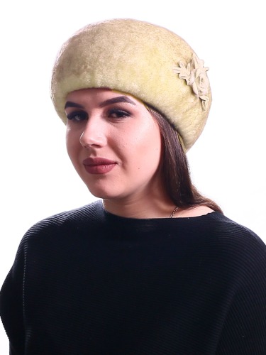 Модные меховые женские береты