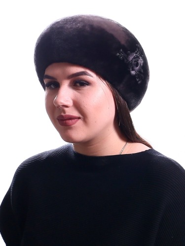 Модные меховые женские береты